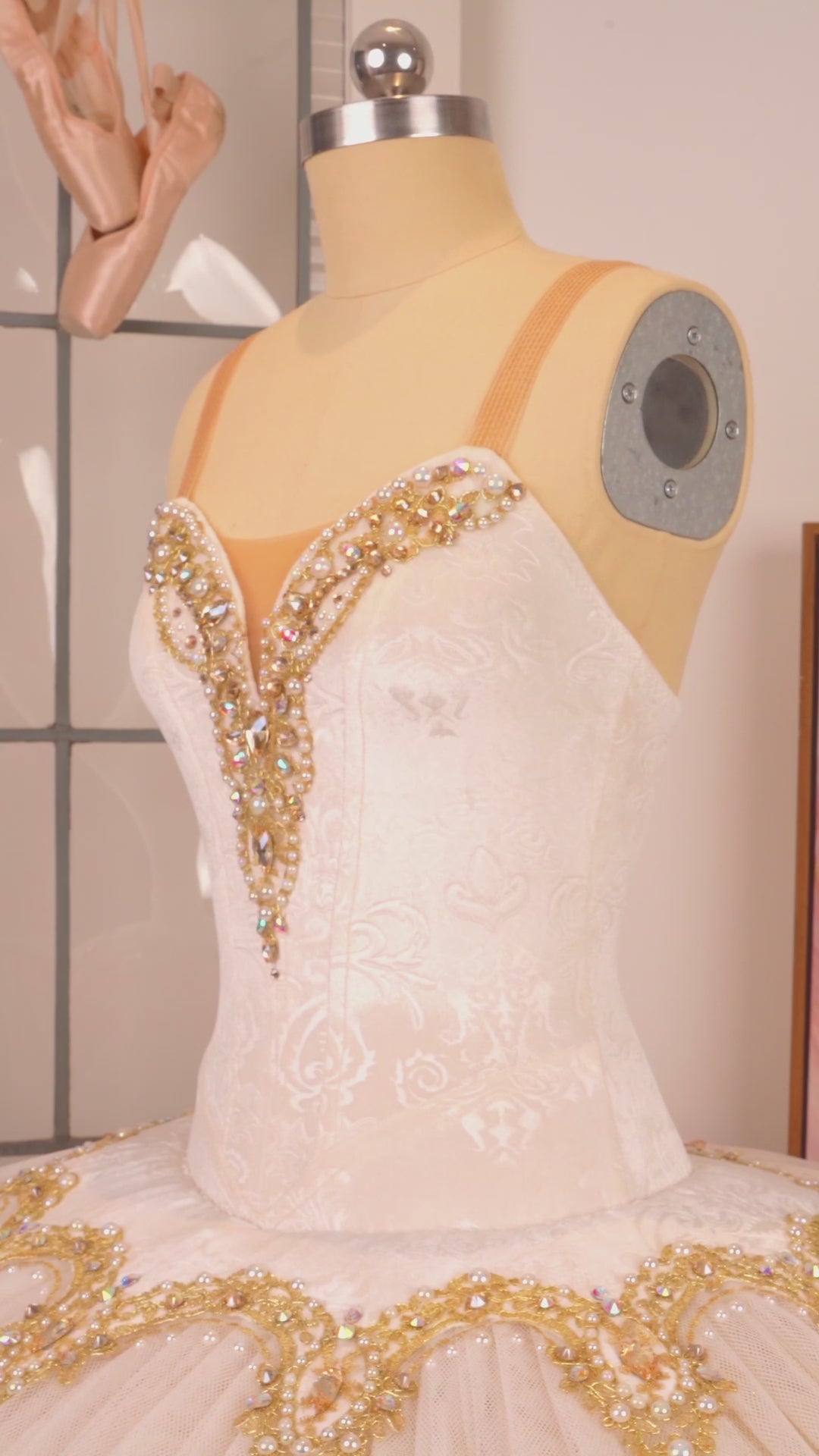 TP_Hire_STutu_G12CreamEmbossed_Jada_Vid02